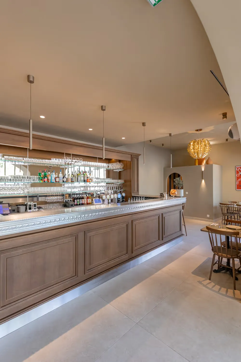 Le grand bar en bois