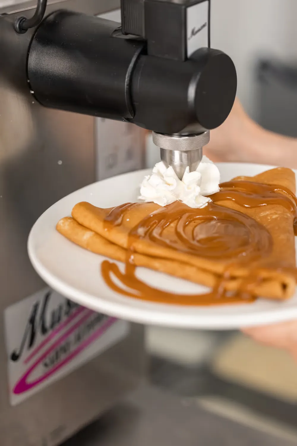 Crêpe au caramel et chantilly